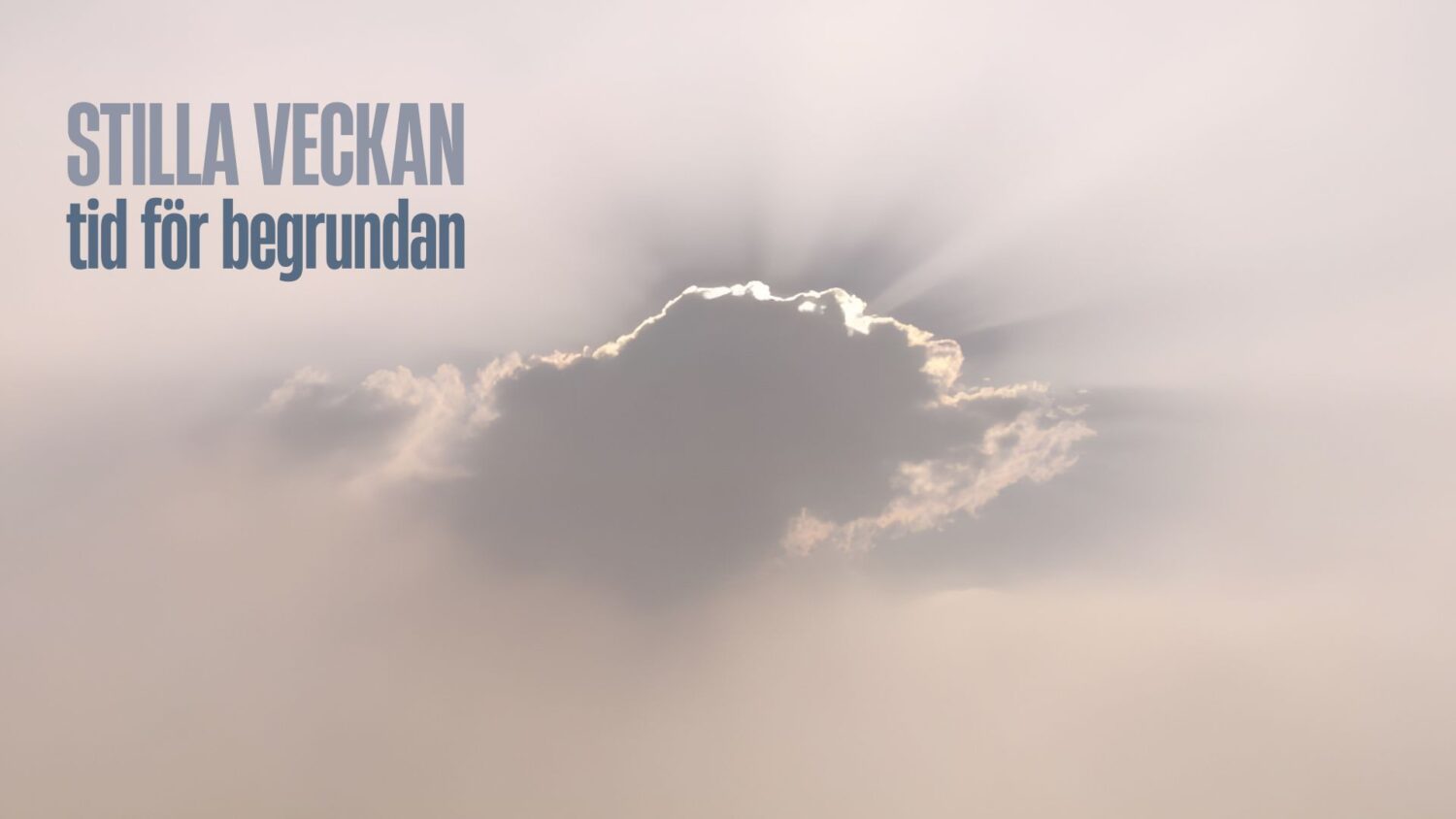 Silverkantat moln med text Stilla veckan