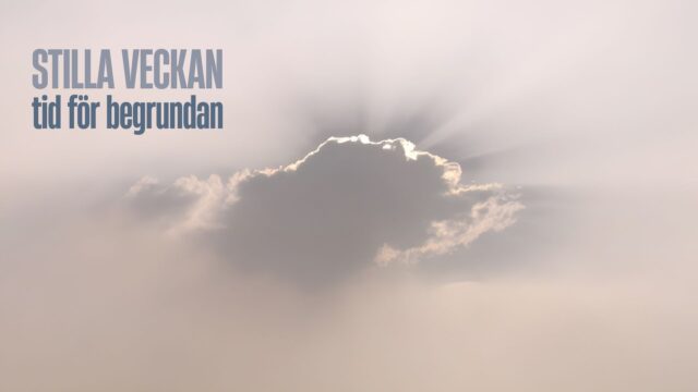 Silverkantat moln med text Stilla veckan
